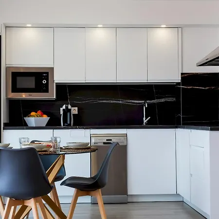 Home2book Coastal Calm Eras Patio Rooftop *