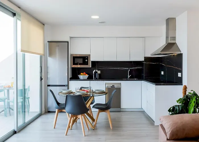 Home2book Coastal Calm Eras Patio Rooftop *