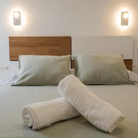 Alpstuga Home2book Coastal Calm Eras Patio Rooftop *